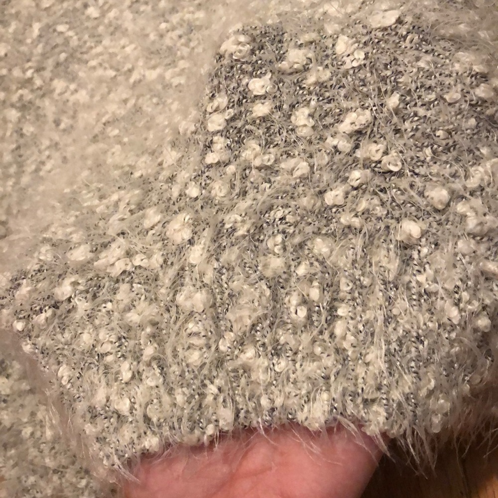🍂cozy and fuzzy sweater!! - Picture 5 of 6